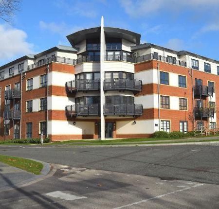 Blue Sky Apartments @Wallis Square, Farnborough Фарнборо Екстер'єр фото